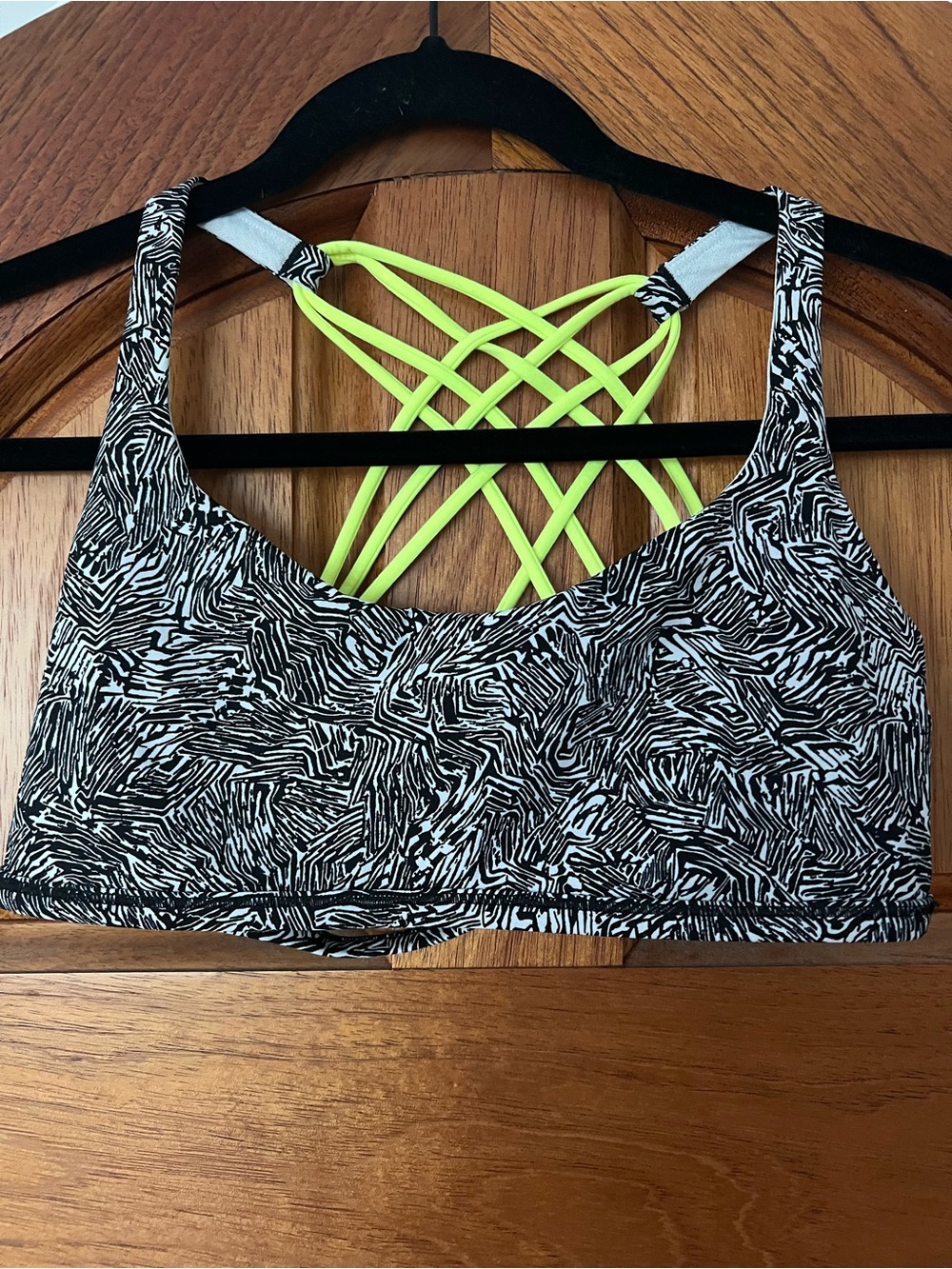 Lululemon Free To Be Wild Bra NWOT RT $48 Size 10